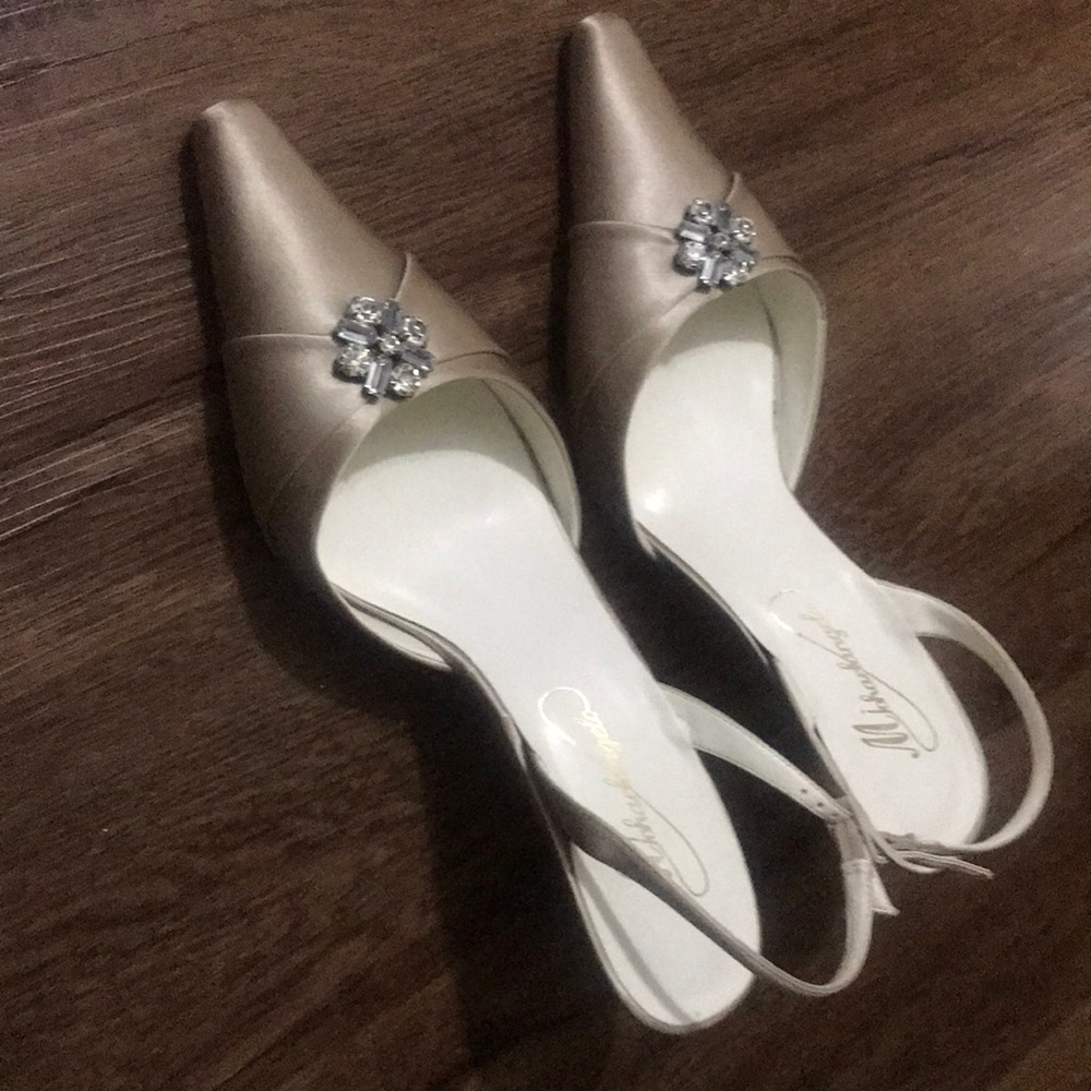 Dress shoe